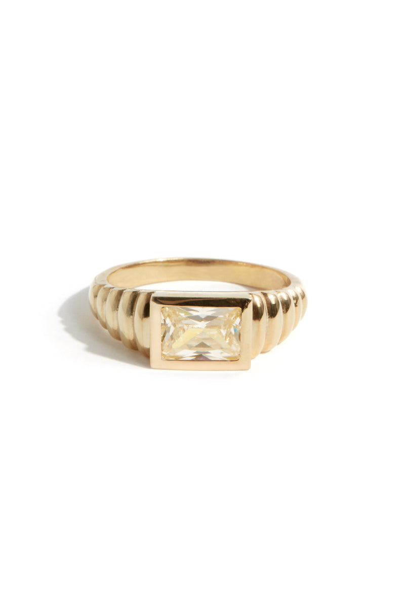 Baguette Art Deco Ring in Gold