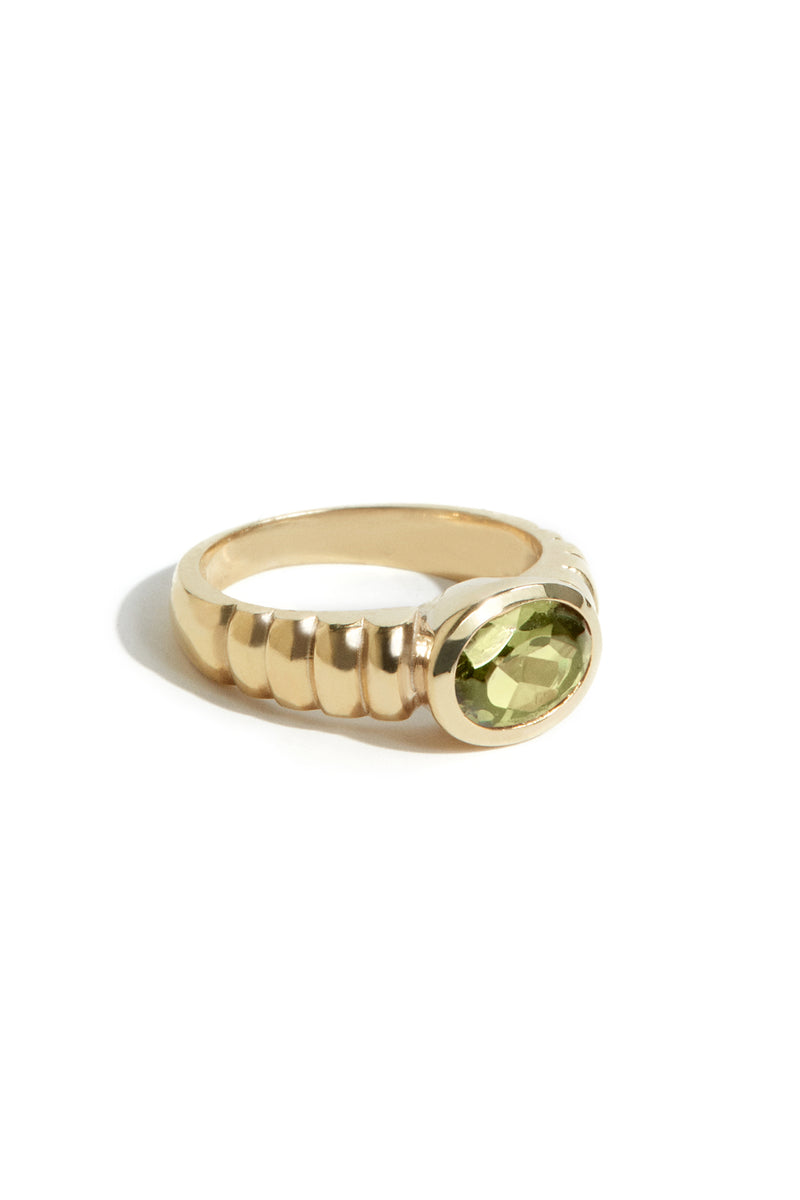 Oval Art Deco Ring in Gold