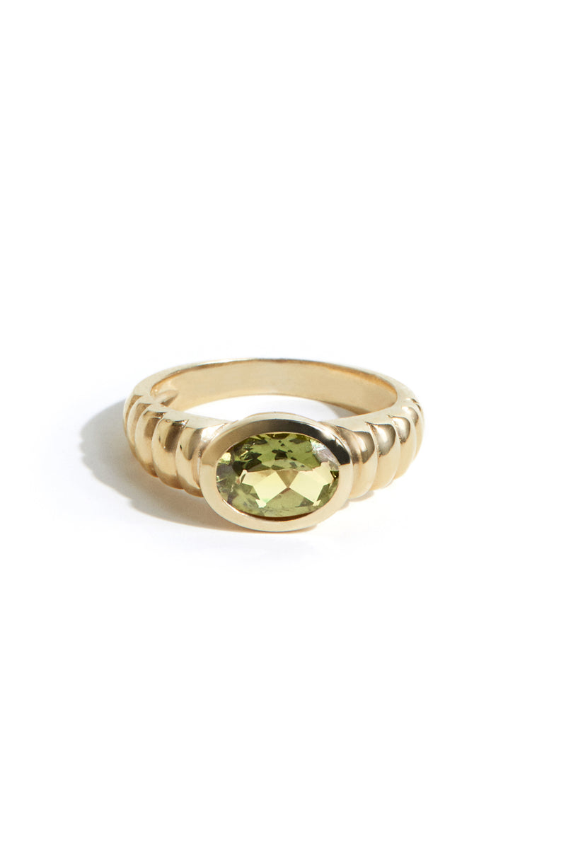 Oval Art Deco Ring in Gold