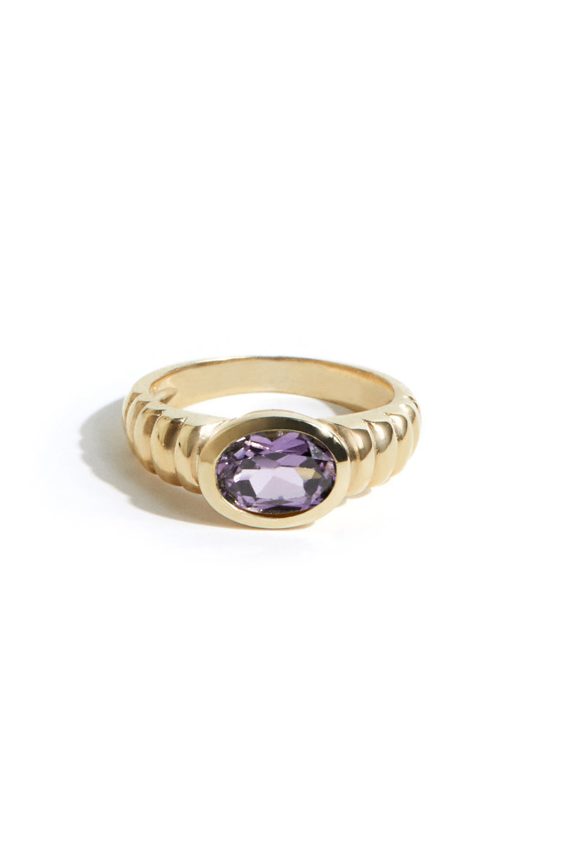 Oval Art Deco Ring in Gold