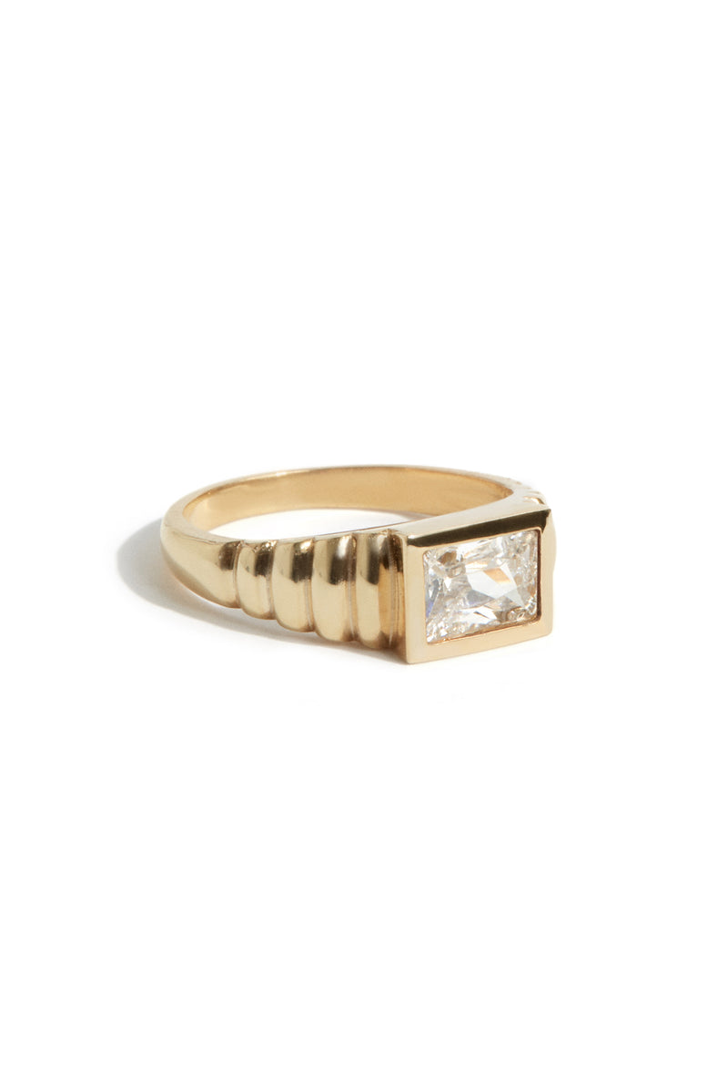 Baguette Art Deco Ring in Gold